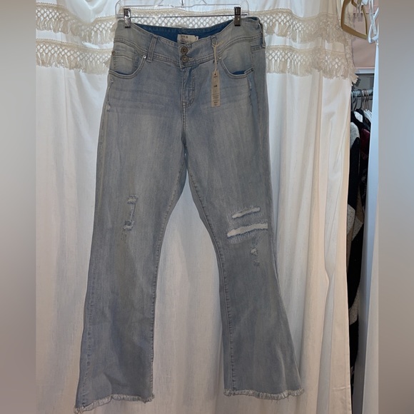 Torrid Light Wash Flare Jeans - Picture 1 of 4